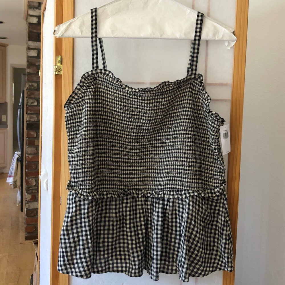 🌻Tank top peplum smocked black and white plaid size Large.